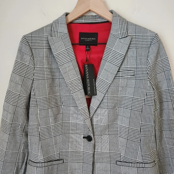 NWT Banana Republic | Classic Fit Machine Wash Single Button Plaid Blazer - Sz 6 - Picture 2 of 14